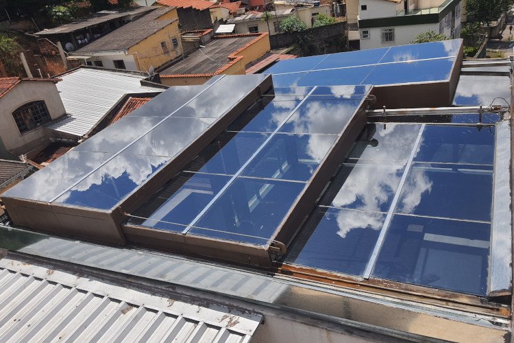 Cobertura retrátil BH Glass aberta parcialmente