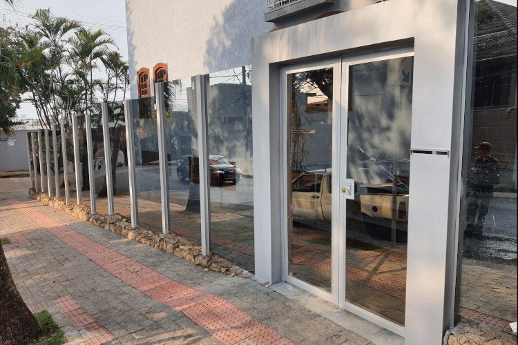 Muro de vidro instalado pela BH Glass